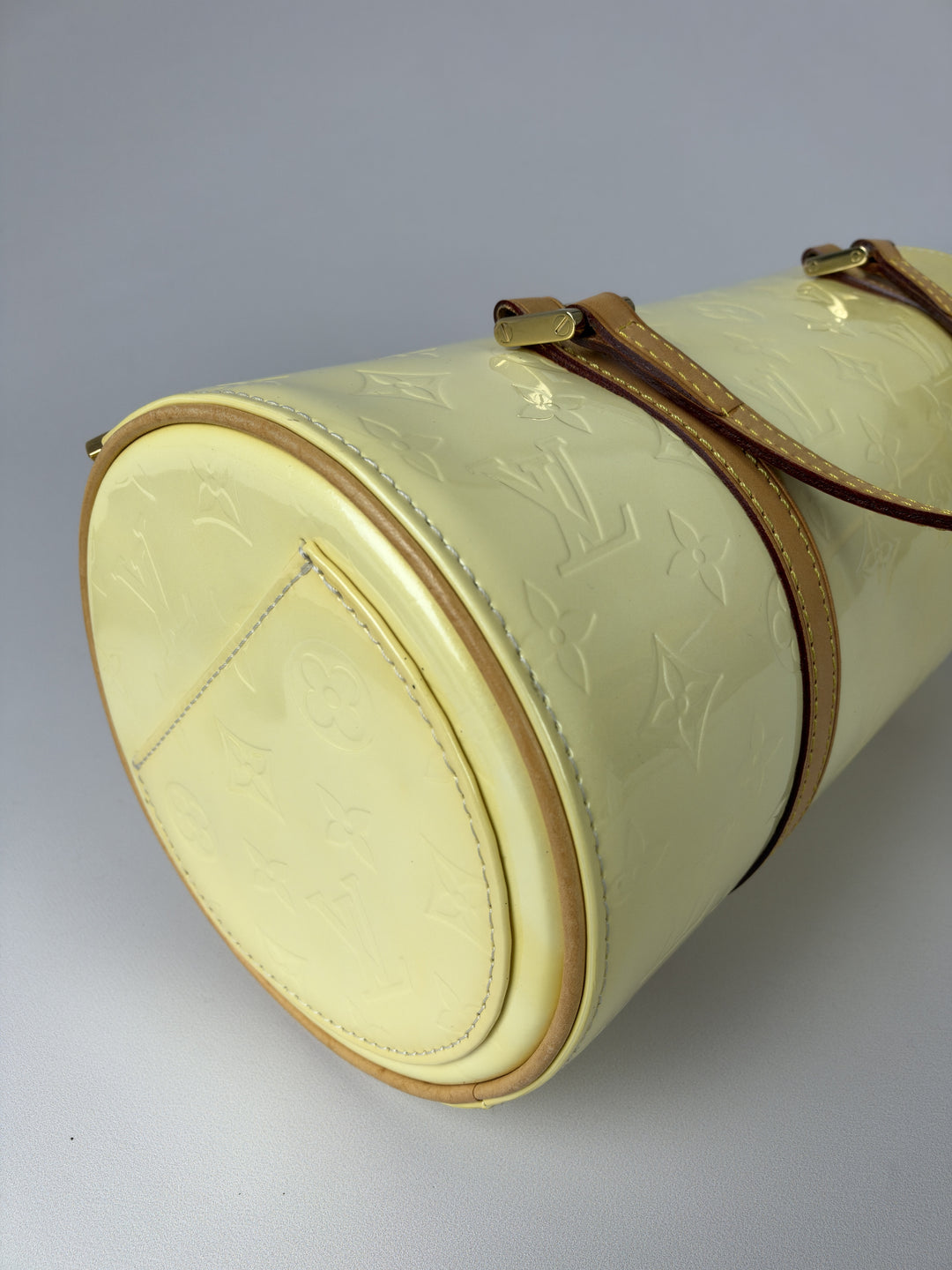Louis Vuitton Vernis Bedford Papillon Handbag in Hellgelb, Detailansicht 7