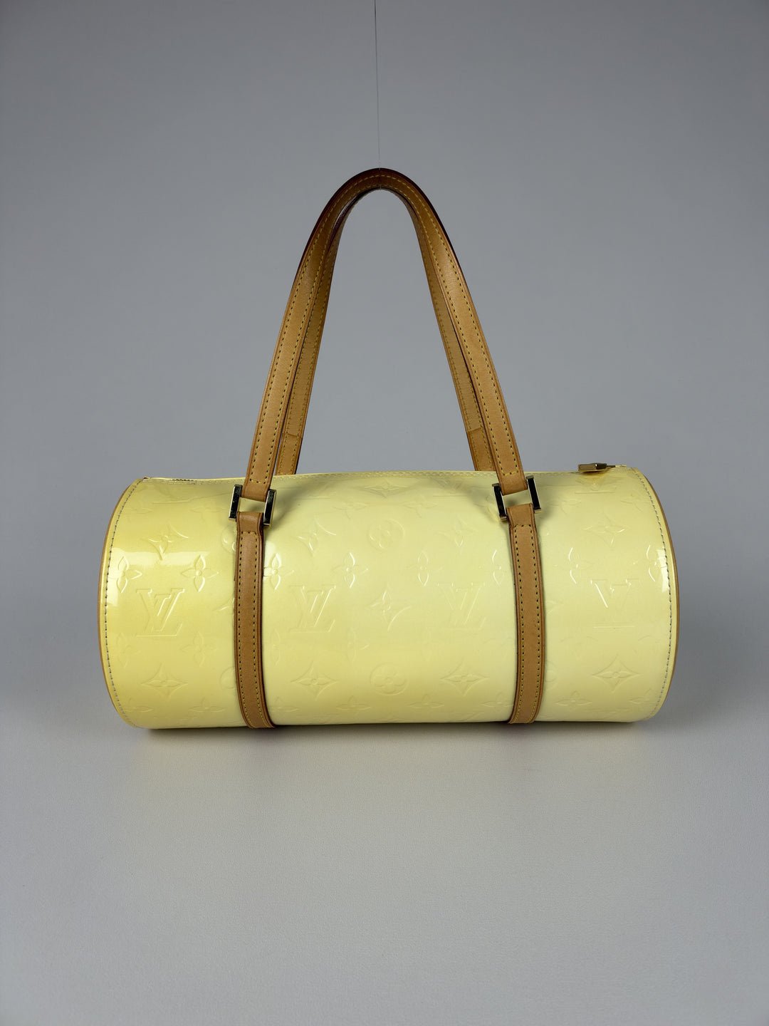 Louis Vuitton Vernis Bedford Papillon Handbag in Hellgelb, Vorderansicht im Originalfoto