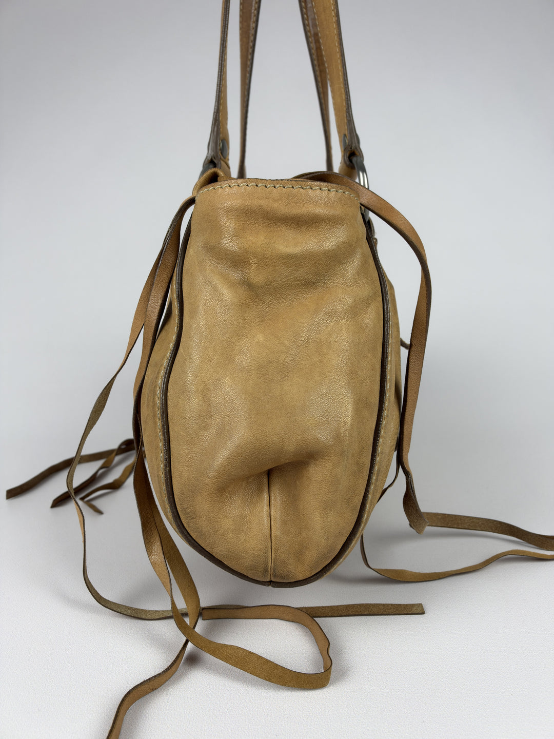 Miu Miu Vitello Lux Gathered Fringe Shoulder Bag in Cognac/Camel, Detailansicht 1