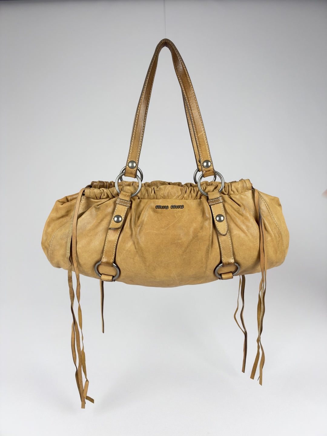 Miu Miu Vitello Lux Gathered Fringe Shoulder Bag in Cognac/Camel, Detailansicht 15