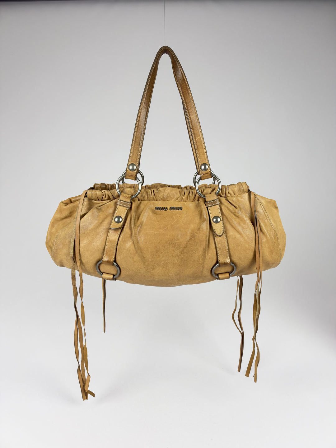 Miu Miu Vitello Lux Gathered Fringe Shoulder Bag in Cognac/Camel, Detailansicht 17