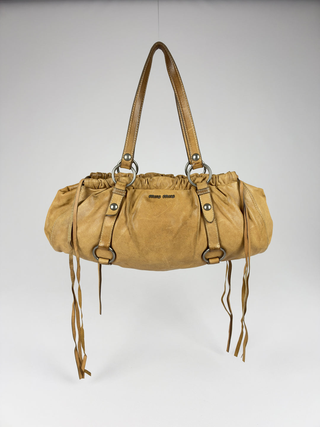 Miu Miu Vitello Lux Gathered Fringe Shoulder Bag in Cognac/Camel, Detailansicht 18