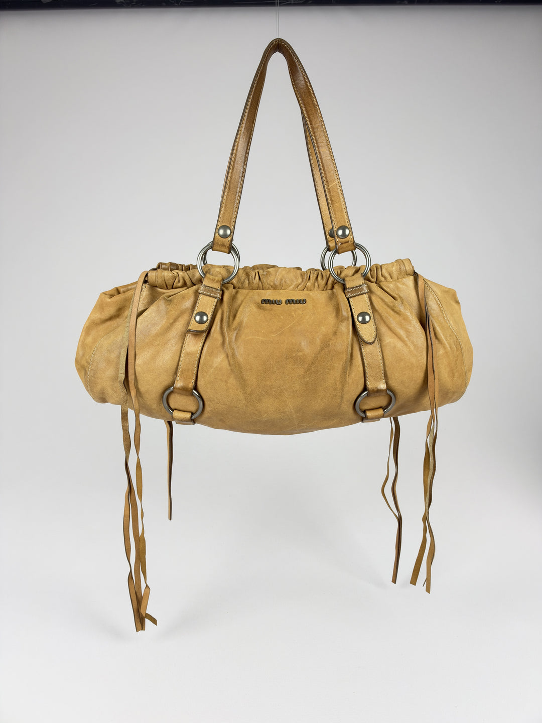 Miu Miu Vitello Lux Gathered Fringe Shoulder Bag in Cognac/Camel, Detailansicht 19