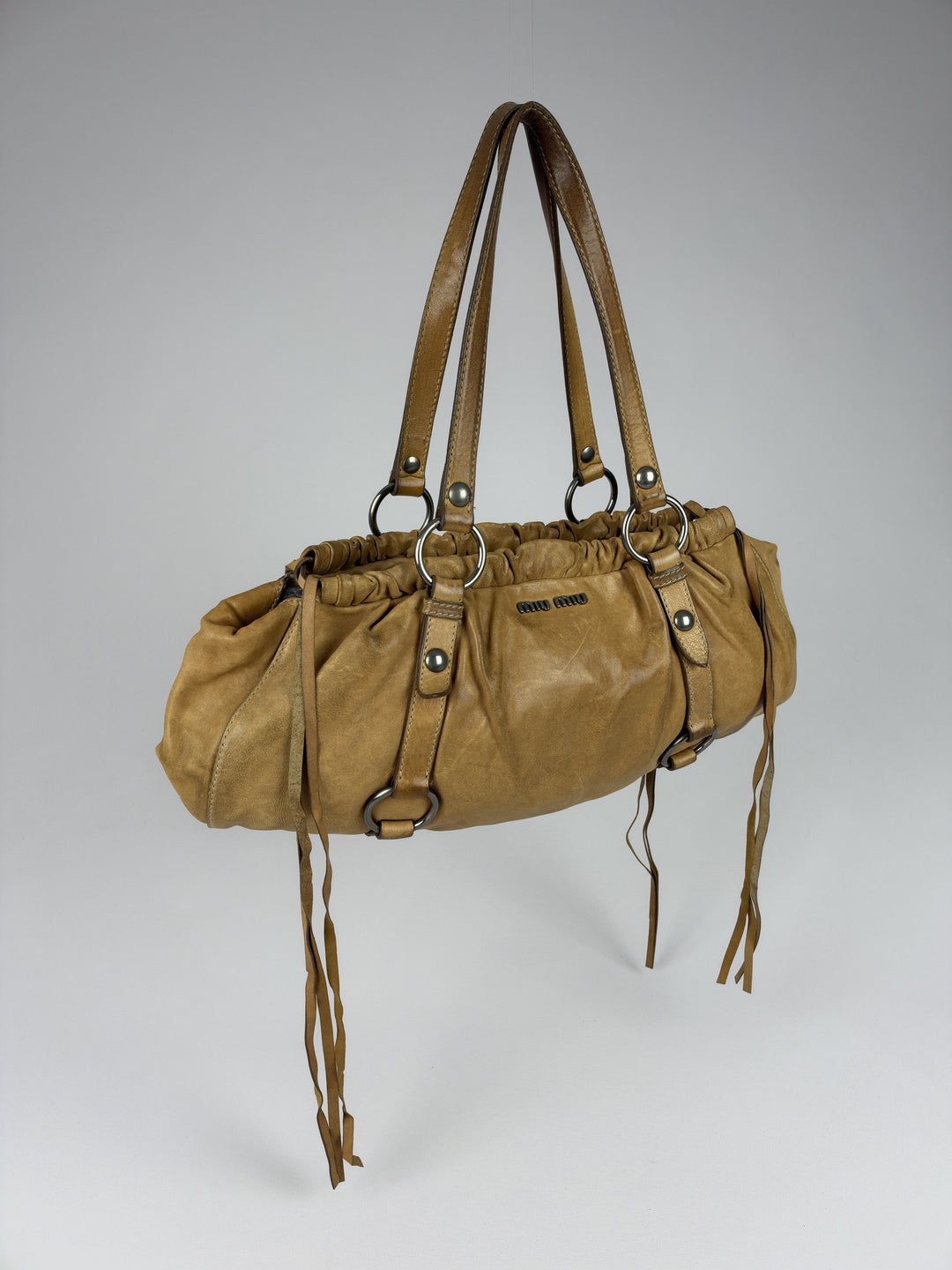 Miu Miu Vitello Lux Gathered Fringe Shoulder Bag in Cognac/Camel, Detailansicht 20