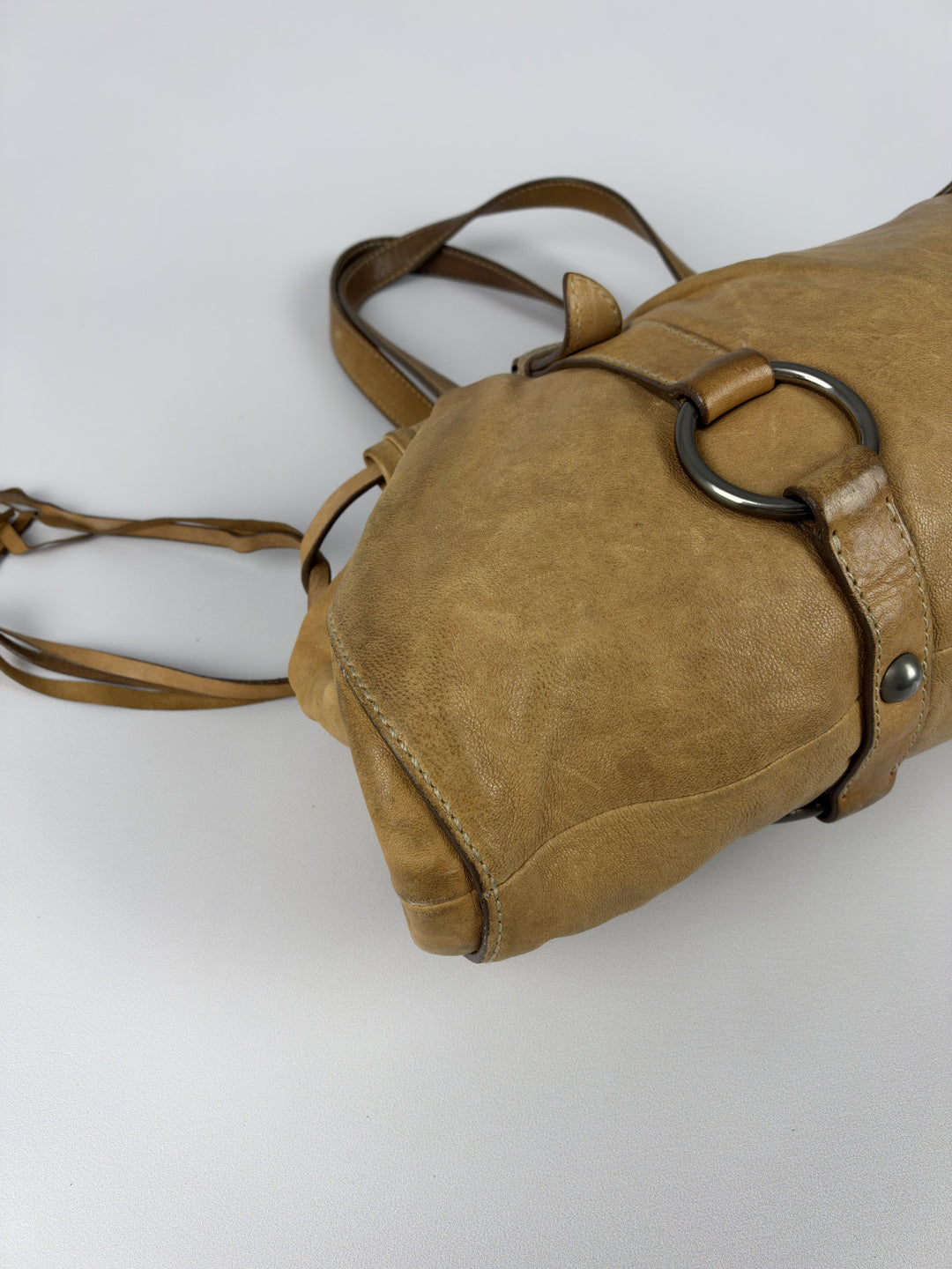 Miu Miu Vitello Lux Gathered Fringe Shoulder Bag in Cognac/Camel, Detailansicht 7