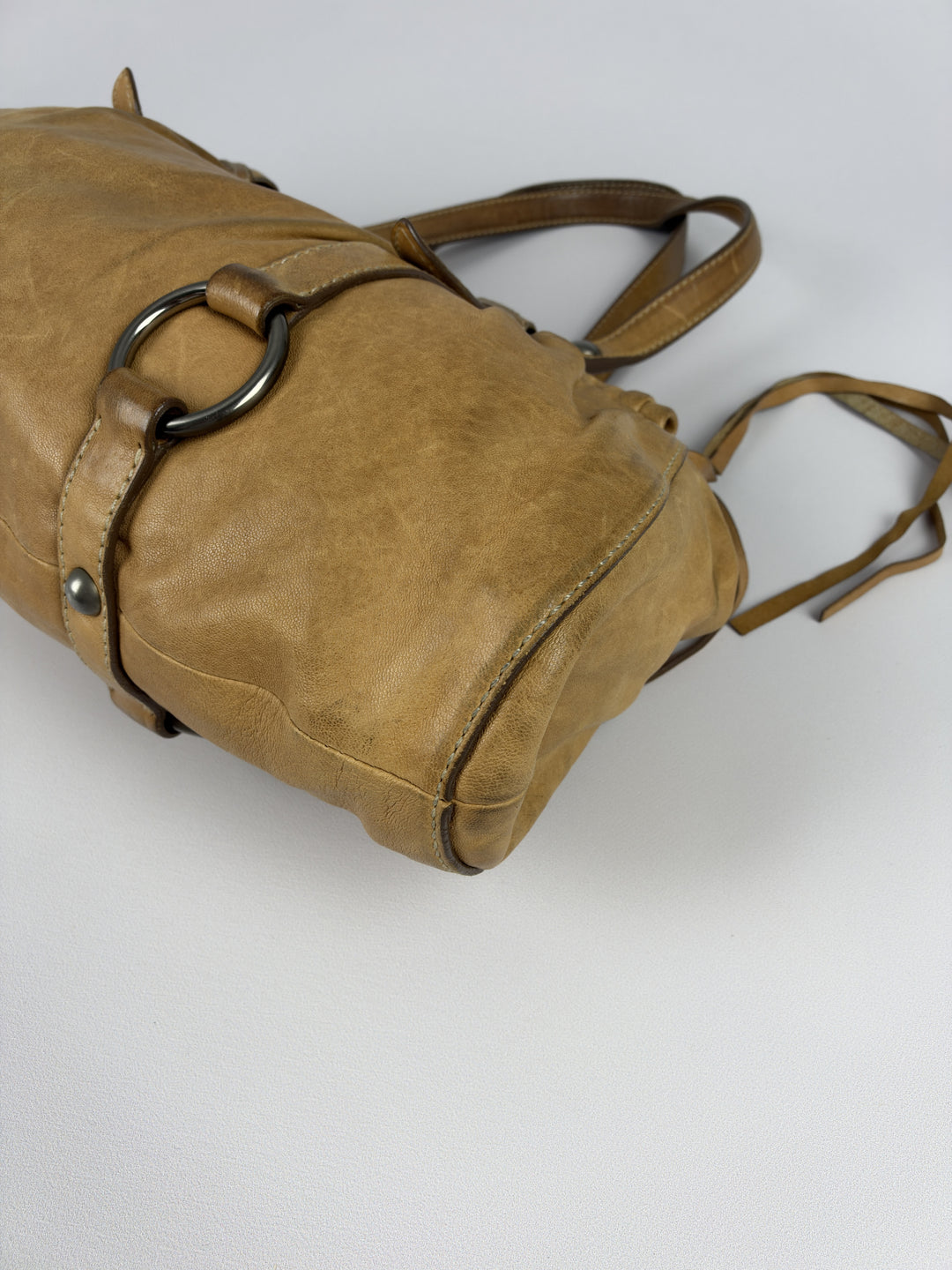 Miu Miu Vitello Lux Gathered Fringe Shoulder Bag in Cognac/Camel, Detailansicht 8