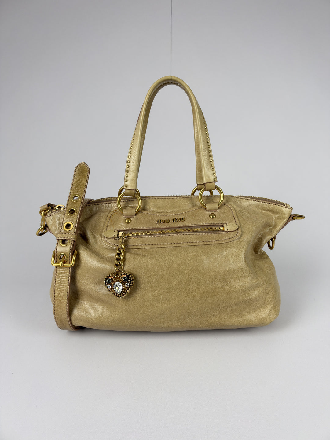 Miu Miu Vitello Lux Leather 2-Way Crossbody Shoulder Bag in Beige/Taupe, Vorderansicht im Originalfoto