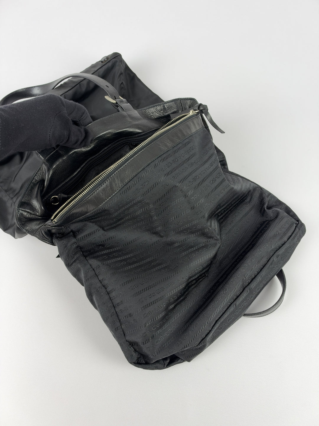 Prada Tessuto Nylon Leather Pocket Shopper Tote Shoulder Bag in Schwarz, Detailansicht 13