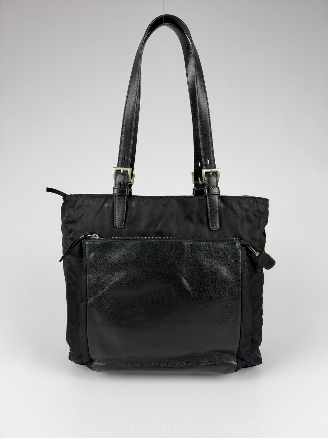 Prada Tessuto Nylon Leather Pocket Shopper Tote Shoulder Bag in Schwarz, Detailansicht 3
