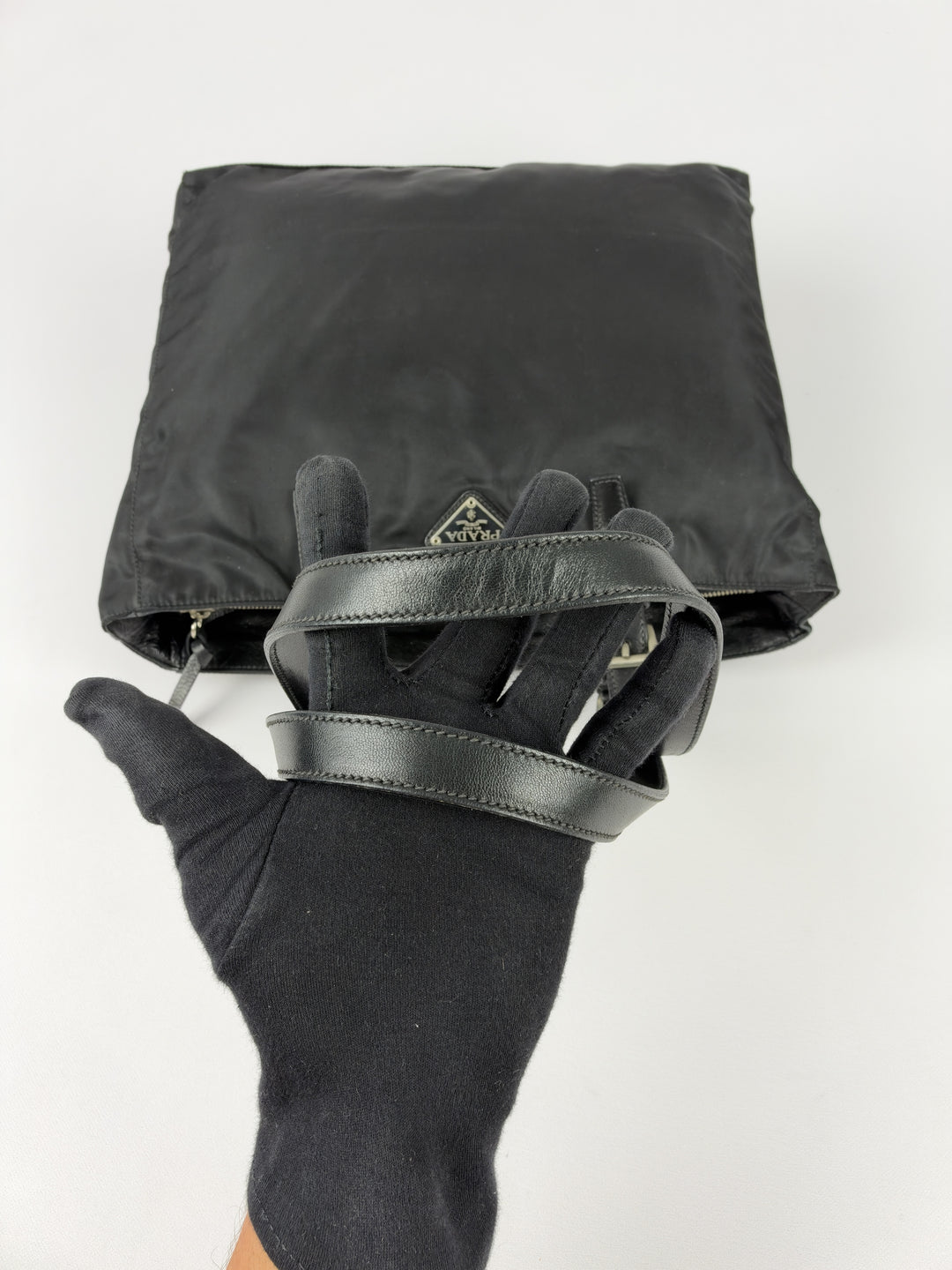Prada Tessuto Nylon Leather Pocket Shopper Tote Shoulder Bag in Schwarz, Detailansicht 6