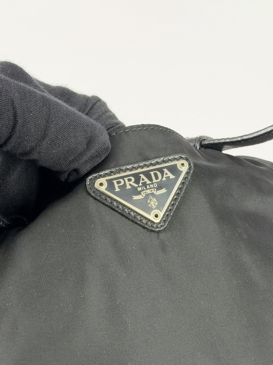 Prada Tessuto Nylon Leather Pocket Shopper Tote Shoulder Bag in Schwarz, Detailansicht 7