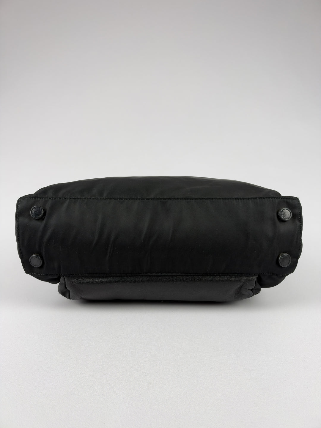 Prada Tessuto Nylon Leather Pocket Shopper Tote Shoulder Bag in Schwarz, Detailansicht 8