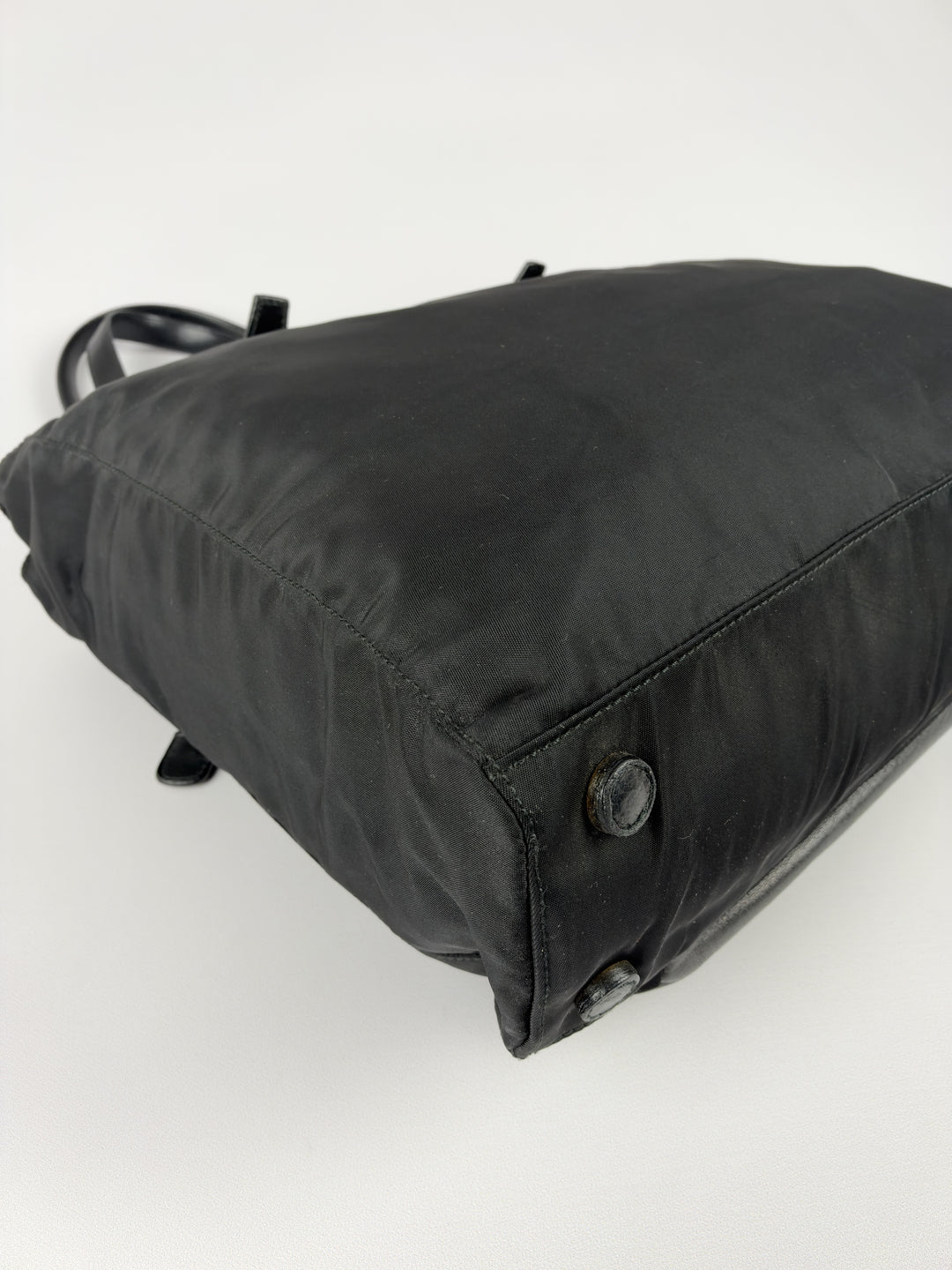 Prada Tessuto Nylon Leather Pocket Shopper Tote Shoulder Bag in Schwarz, Detailansicht 9