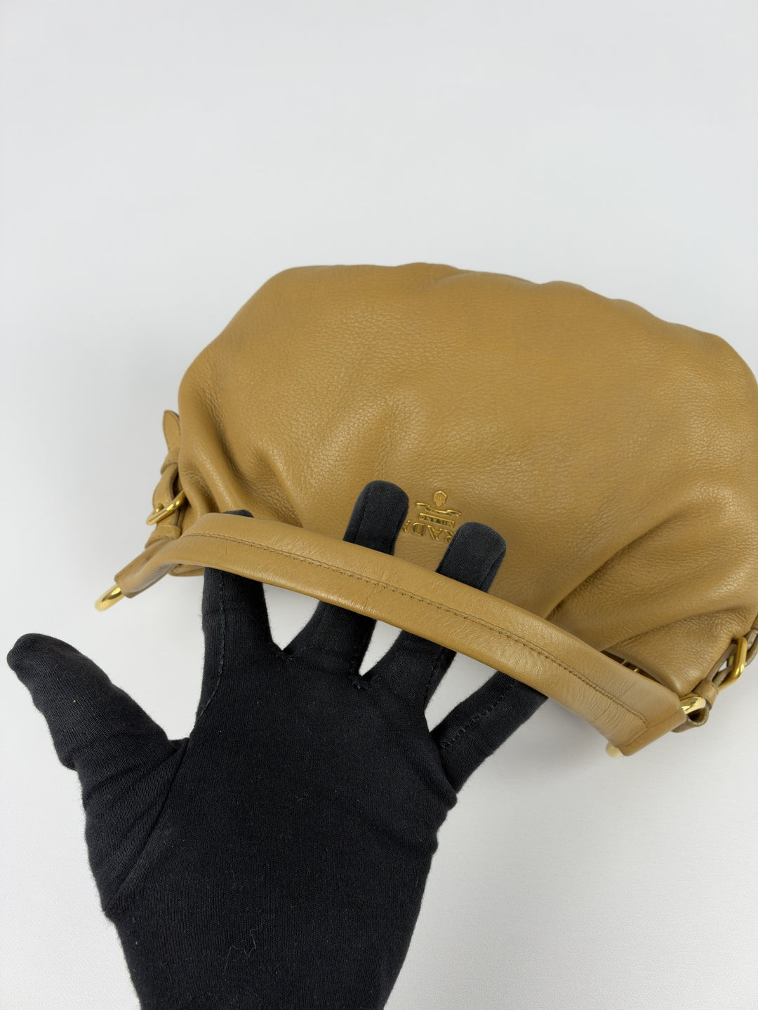 Prada Vitello Daino Leather Ruched Hobo Shoulder Bag in Camel/Cognac, Detailansicht 11