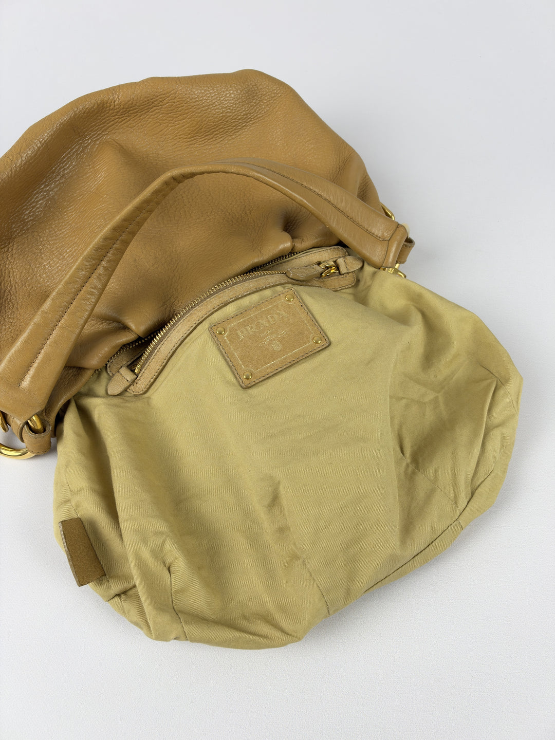 Prada Vitello Daino Leather Ruched Hobo Shoulder Bag in Camel/Cognac, Detailansicht 12