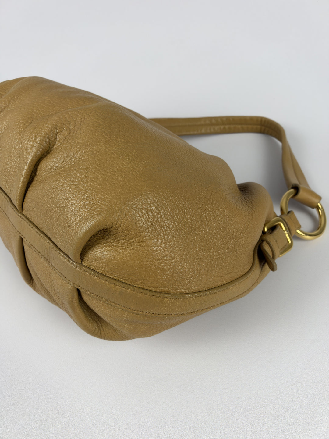 Prada Vitello Daino Leather Ruched Hobo Shoulder Bag in Camel/Cognac, Detailansicht 7