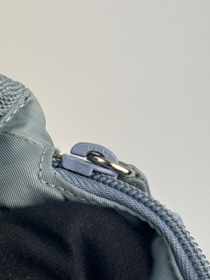 vintage Prada Hobo Handbag in Babyblau, second hand prada handbag babyblue